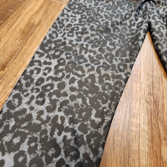 Zyia Stone Leopard Scrunchy Light and Luxe Leggings With Ruched Butt Seam - Picture 5 of 8